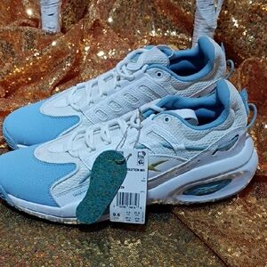 Reebok White and Light Blue Sneakers Men's 9.5 Women's 11